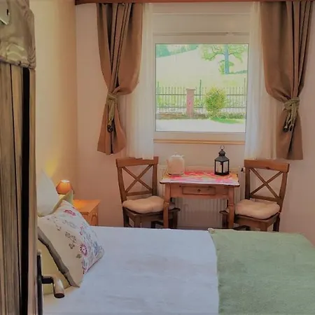 Homestay Gorski Widok Karpacz Apartamenty I Pokoje- Salon Kominkowy *