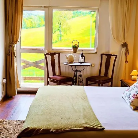 Homestay Gorski Widok Karpacz Apartamenty I Pokoje- Salon Kominkowy